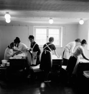 Kreislandjugendverband Stormarn: Berufswettkampf: Kreisberufsschule Bad Oldesloe: Prüfung des Legens von Küchenhandtücher