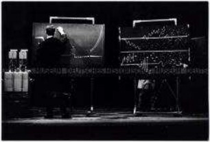 Karlheinz Stockhausen doziert im Werkraumtheater in München