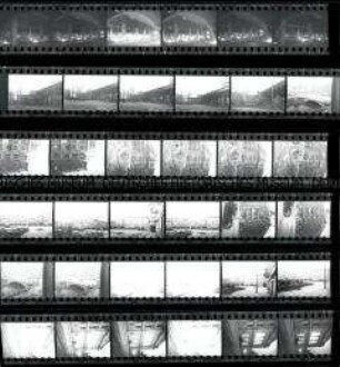 Schwarz-Weiß-Negative mit Aufnahmen von Ruinen im kriegszerstörten Berlin, mit Hebbeltheater bei Nacht, sowie dem Landwehrkanal