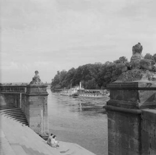 Dresden. Schloss Pillnitz, Große Freitreppe zur Elbe