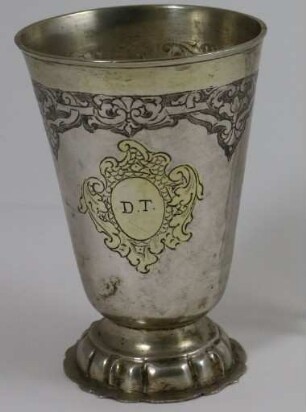 Becher mit Fuß