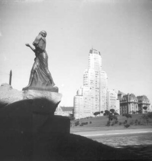 Reisefotos Argentinien. Buenos Aires. Hochhaus (1925/1927) und Mehrgeschosser
