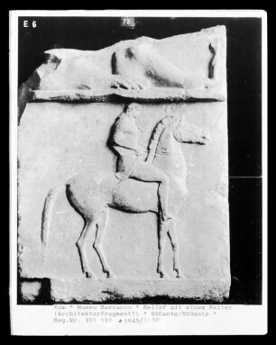 Relief mit einem Reiter (Architekturfragment?)