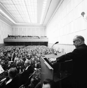 Freisprechungsfeier der Handwerkskammer Karlsruhe im großen Saal der Stadthalle.