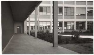 Hahn-Meitner-Institut (HMI), Berlin-Wannsee: Teilansicht mit Grünanlage
