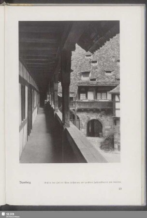 Bamberg, Blick in den Hof der Alten Hofhaltung mit gotischen Fachwerkbauten und Galerien
