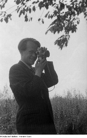 Porträt Roger Rössings mit Kamera