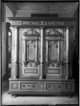 Mainau Schloss Schrank (um 1650/1700)