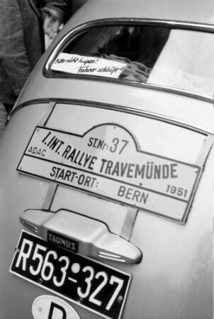 Freiburg: Ford Taunus; Nr. 37; Alfons Ostermann, Koblenz; Schild hinten: bitte nicht hupen - Fahrer schläft!