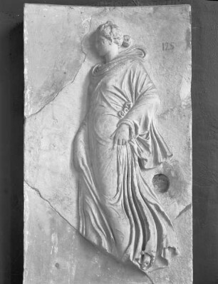 Relief mit Tänzerin aus dem Dionysostheater
