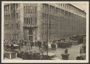 Ansichtskarte „Einholung der goldenen Fahne“, Möckernstraße 138-141[2/2]
