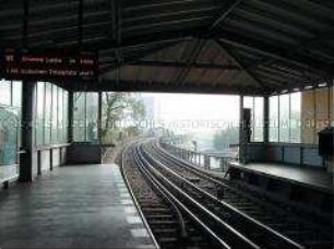 U-Bahnhof und Gleise in Berlin (Altersgruppe 14-17)