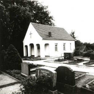 Tauer. Friedhofskapelle (A. 20. Jh.)