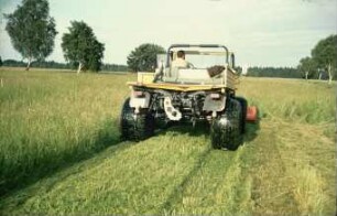 Fotografie: Pflegegerät, Mulchgerät, Frontanbau, Terrareifen