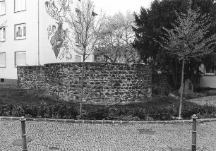 Stadtmauerabschnitt mit Diebesturm und Gedenkstätte (Stadtmauer, Stadtturm); Hanau, Nordstraße 9, Nordstraße 7, Nordstraße 5, Nordstraße 3, Nordstraße 1