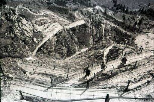 Bayrischzell: Serpentinenweg von oben gesehen
