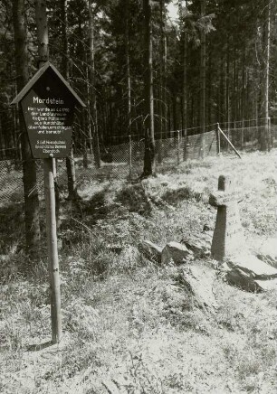 Mordstein an der Frühbusser Straße bei der Waldschänke