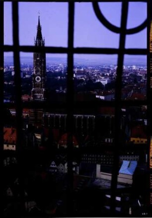 Landshut: Burg Trausnitz, vom Söller durch Gitterfenster