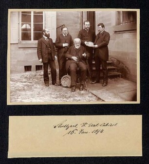 Gruppenfoto vor dem Königlichen Naturalien-Kabinett Stuttgart