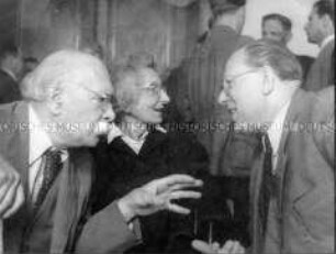 Hermann Duncker, Otto Grotewohl und Ida Rubiner bei deren 70. Geburtstag