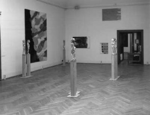 Dresden-Loschwitz. Ausstellung "Stille Post - Katja Lange-Müller, Volker Henze, Hans Scheib", Leonhardi-Museum, 17.03.22.04.2001. Raumaufnahme