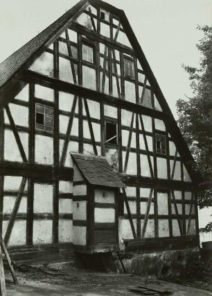 Kuhschnappel bei Hohenstein-Ernstthal, Gutshof von Albert Geringswald, Fachwerkgiebel