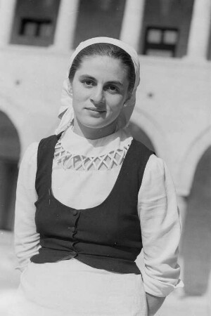Reisefotos Rumänien. Junges Mädchen in Tracht