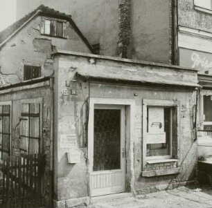 Dresden-Leuben, Pirnaer Landstraße 123. Wohnhaus mit Ladenanbau (1851/1900). Straßenansicht