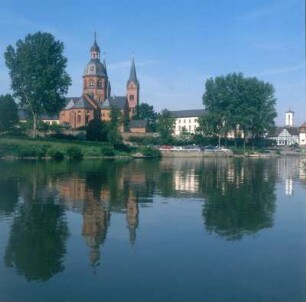 Seligenstadt. Blick zur Basilika St. Marcellinus und Petrus
