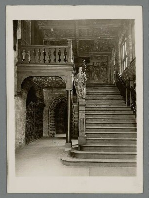 Lüneburg. Rathaustreppe : Lüneburg. Das um 1230 errichtete Rathaus. Hier die Treppe im Inneren