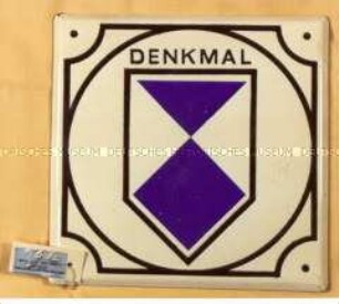 Schild: Denkmal