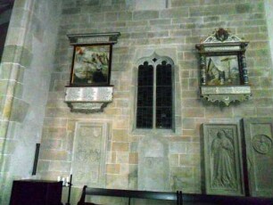 Langhaus Innen-Ansicht im Norden mit Grabsteinen und Epitaphien in Übersicht_02