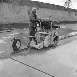 Mengen: Betonsägemaschine bei Mengen