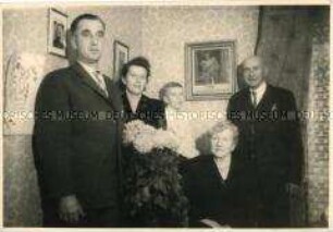 Familienfoto zur Goldenen Hochzeit