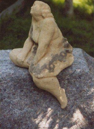 Sitzende mit angewinkeltem Bein II