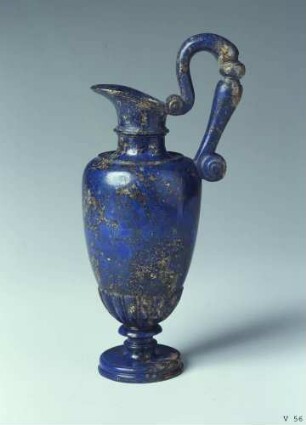 Kanne aus Lapislazuli