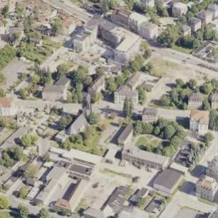 Dresden-Löbtau. Altlöbtau. Blick über Friedenskirche (Umbau 1947-1949; O. Bartning), Wernerstraße und Kreuzung Kesselsdorfer/ Reisewitzer Straße. Luftbild-Schrägaufnahme von Nordwesten
