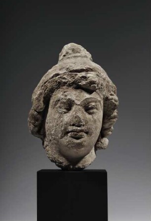 Kopf eines Mannes (Bodhisattva?) mit gedrehten Locken