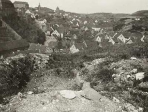 Wettin. Stadtansicht mit Burg und Stadtkirche St. Nikolai von einem Aussichtspunkt von Nordosten