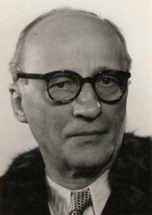 Porträt Johannes Dieckmann : Porträt Johannes Dieckmann (1893-1969; Politiker, Präsident der Volkskammer der DDR). Fotografie Januar 1956, Berlin, IV. Deutscher Schriftstellerkongreß. Dresden: Deutsche Fotothek