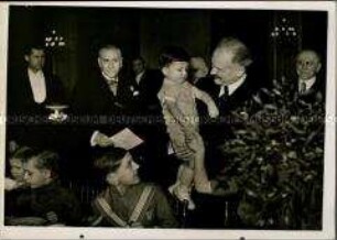 Weihnachtsfeier für begabte Schüler im Elysée-Palast mit Präsident Lebrun
