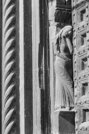 Vorhalle und Westportal — Eva