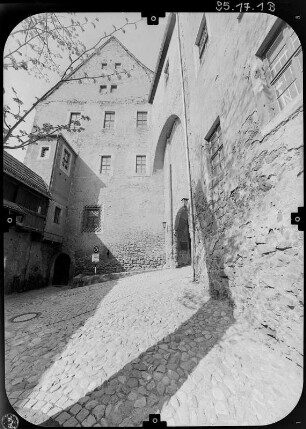 Kohren-Sahlis-Gnandstein. Burg Gnandstein (Baubeginn A. 13. Jh.). Südflügel und Torhaus