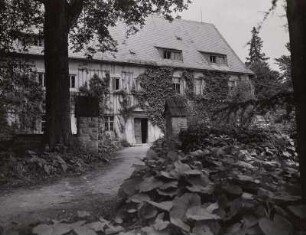 Bärenfels, Alte Böhmische Straße 2. Altes Forsthaus (Oberförsterei). Hofansicht