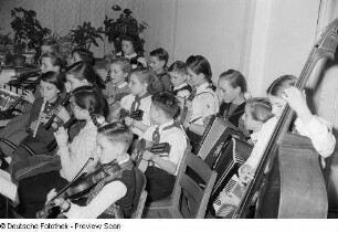 Orchester der 34. Grundschule bei einem Auftritt