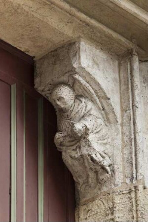 Südportal mit reichem Figurenprogramm — Die vier apokalyptischen Wesen — Adler als Symbol des Johannes