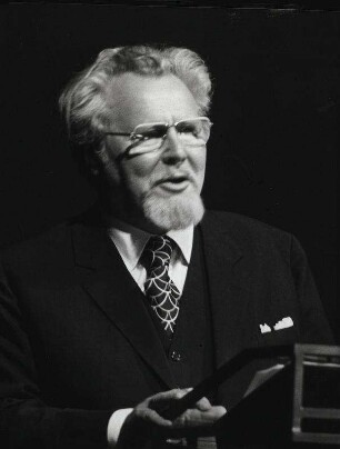 [Ernst Schröder]