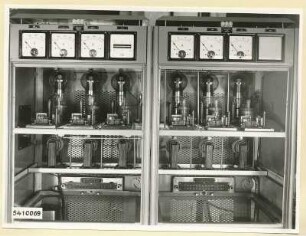10-kW-UKW-Rundfunksender Typ Nr. G 506, Schrank 5 + 6 oben offen, Foto 1954