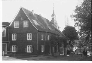 Dhünn: Bergland-Haus [?] und Kirchturm