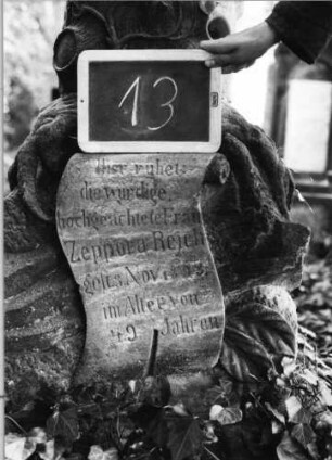 Grabstein 13B